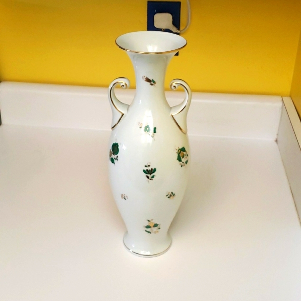Vintage "Herend" classic hungarian hand painted porcelain vase